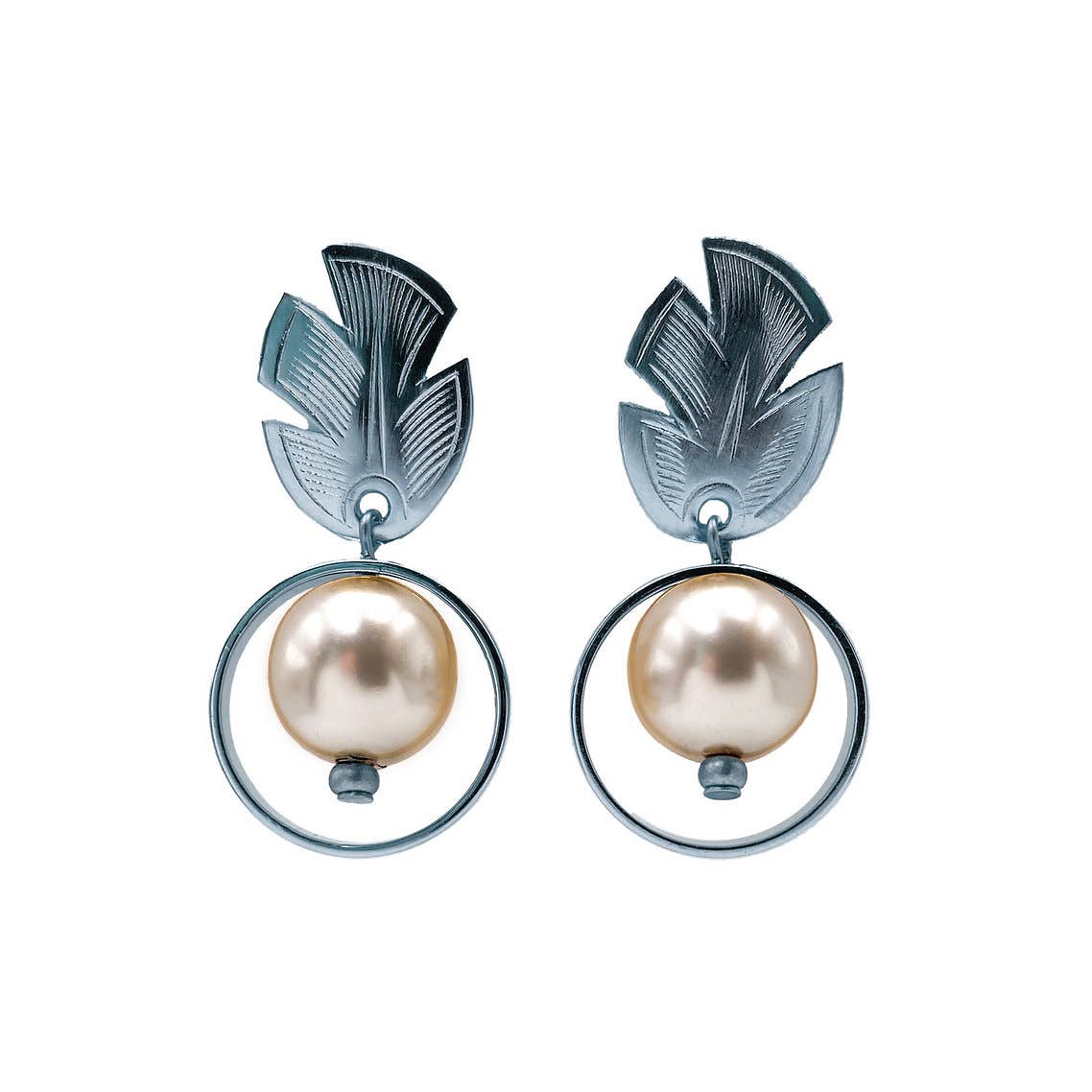 Leafy Drops: Pearl / Matte Silver / Post