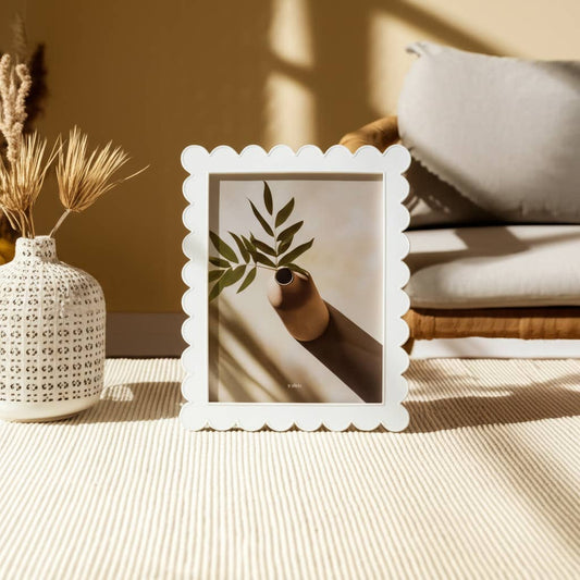 Resin Scallop Edge Frame White 8x10