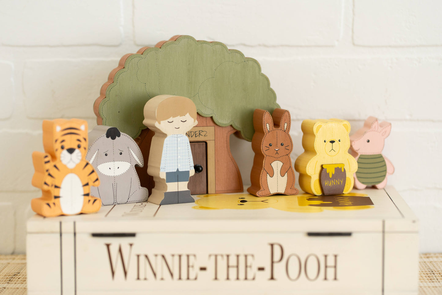 Winnie The Pooh Woodland Storybook Gift S/8