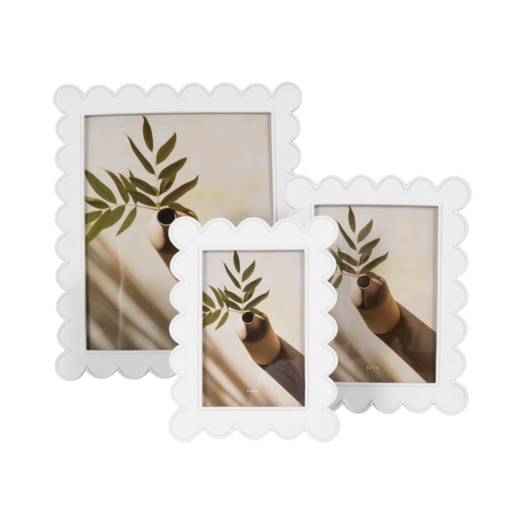 Resin Scallop Edge Frame White 8x10