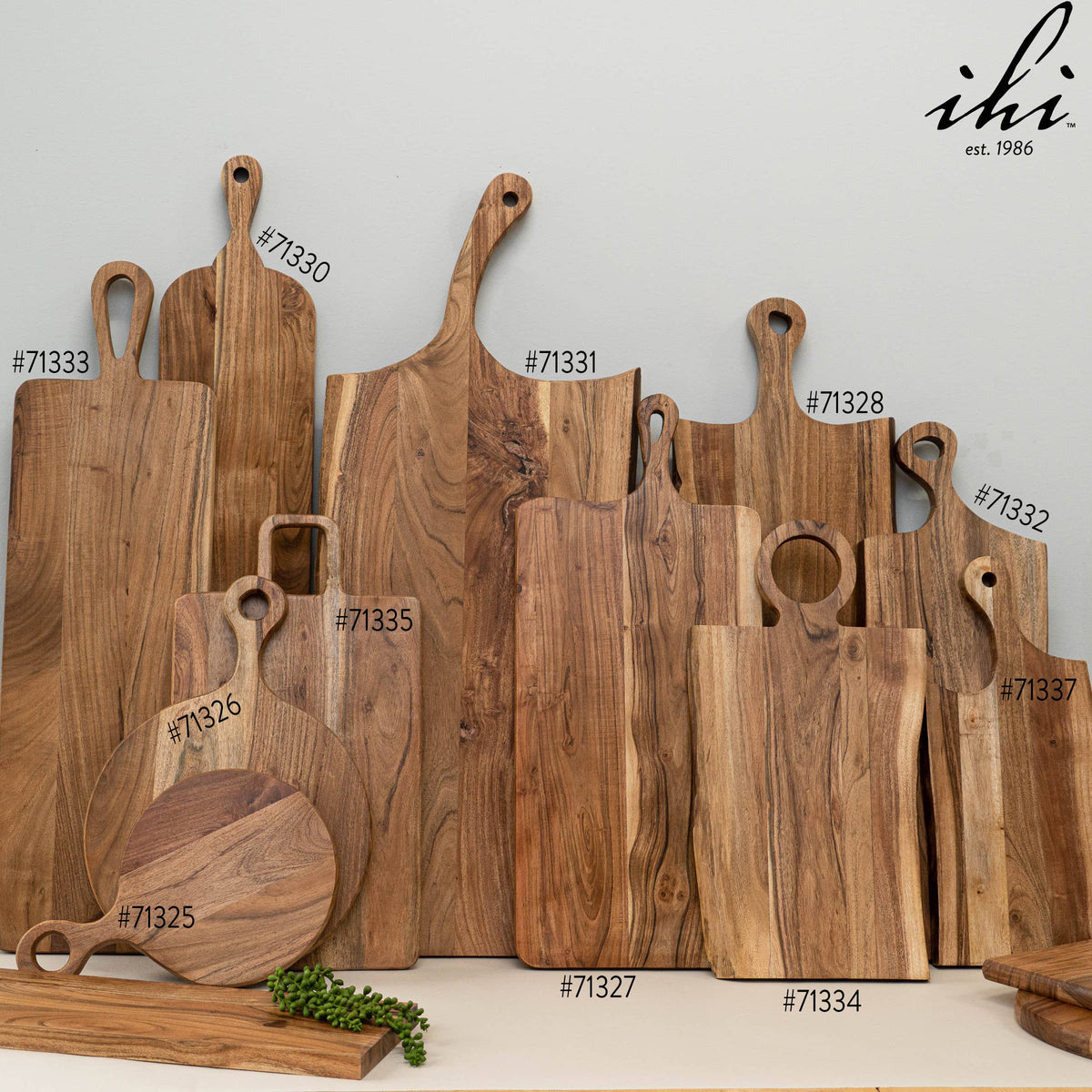 Small Live Edge Acacia Wood Cutting Board w/ Circle Handle