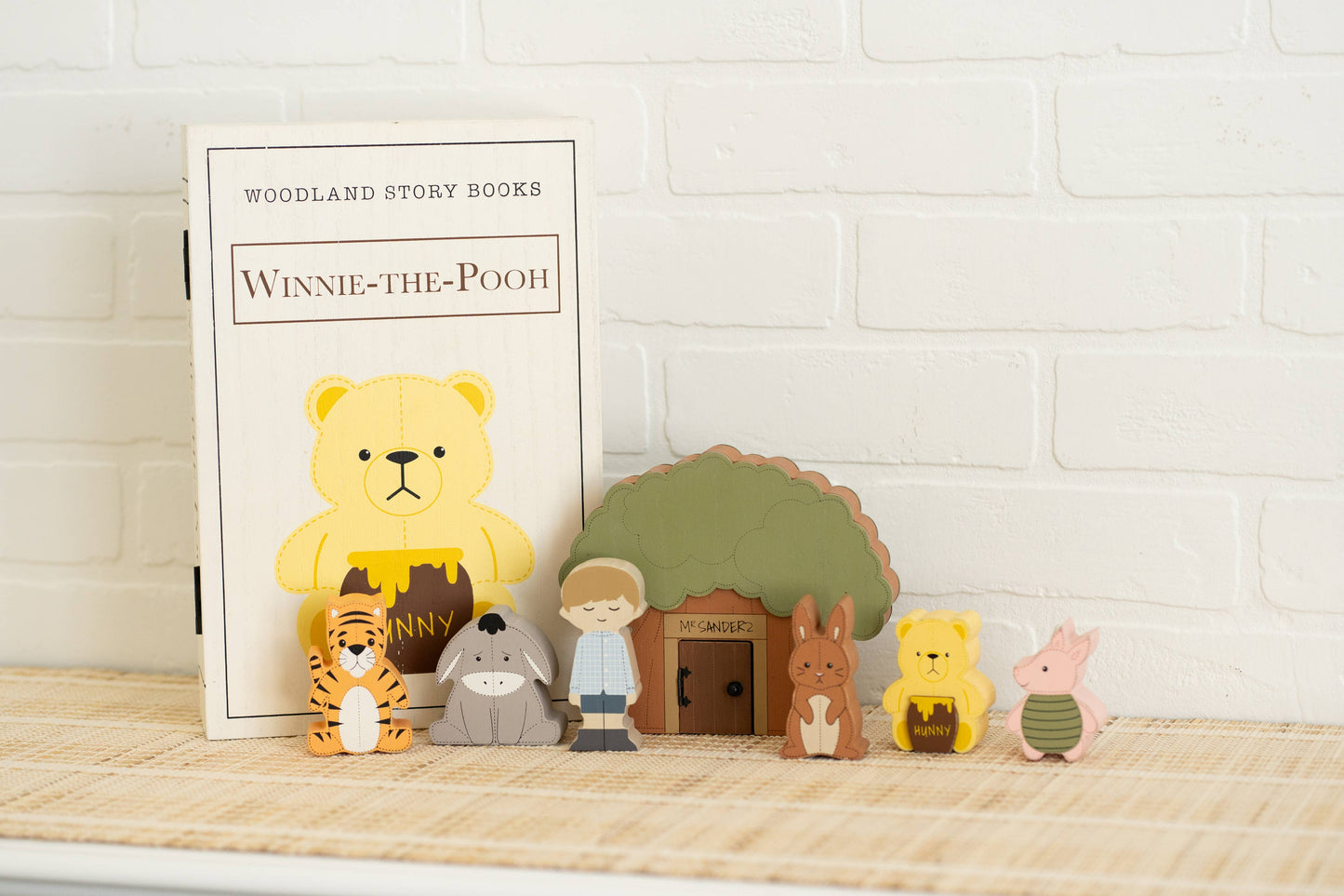 Winnie The Pooh Woodland Storybook Gift S/8