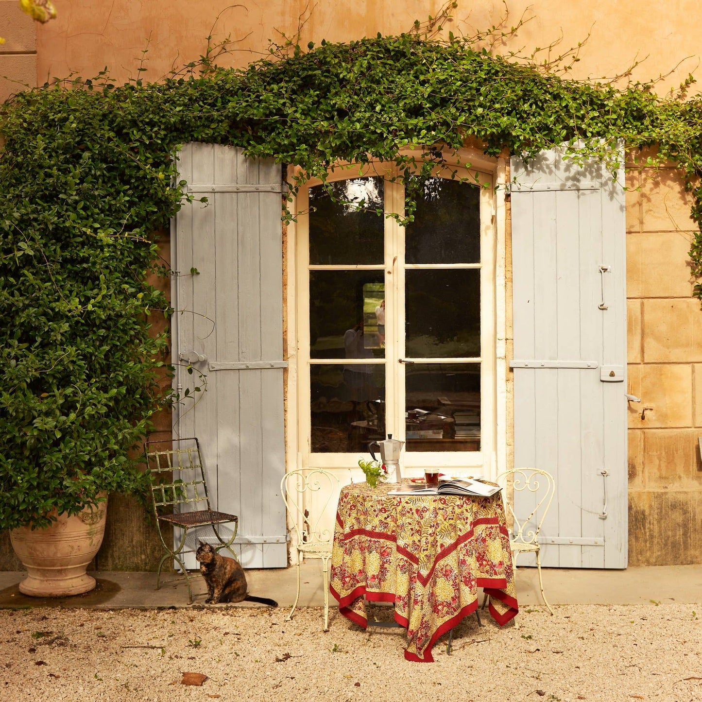 Winter Garden Red & Green | French Tablecloths: 59" x 59"