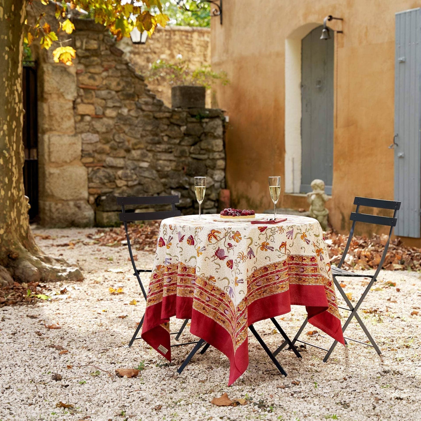 Fleurs des Indes | French Tablecloths: 71" x 106"