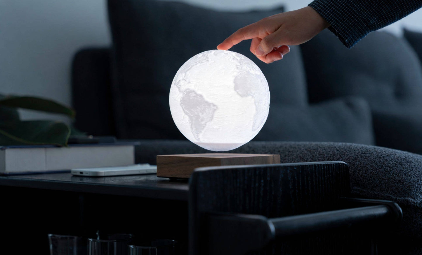 Smart Earth Levitating Lamp