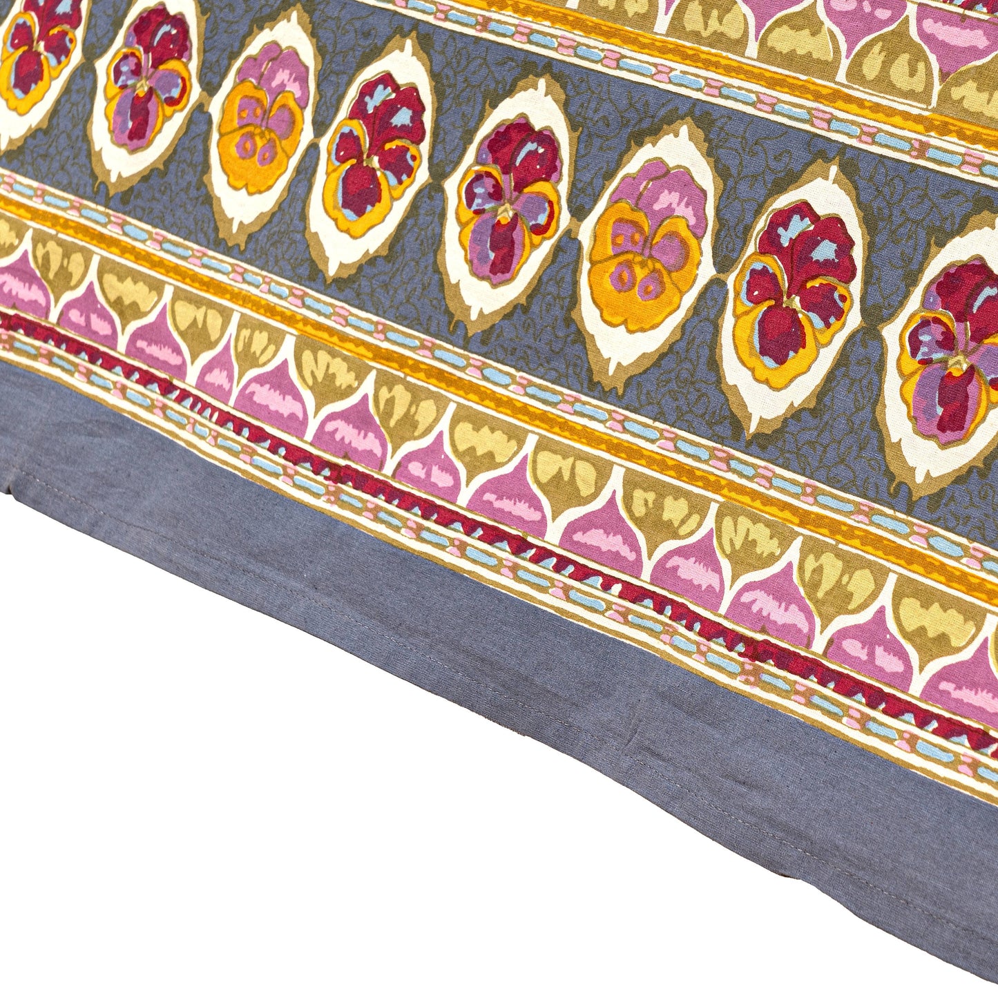 Pansy Red & Grey: Tablecloths 71" x 106"