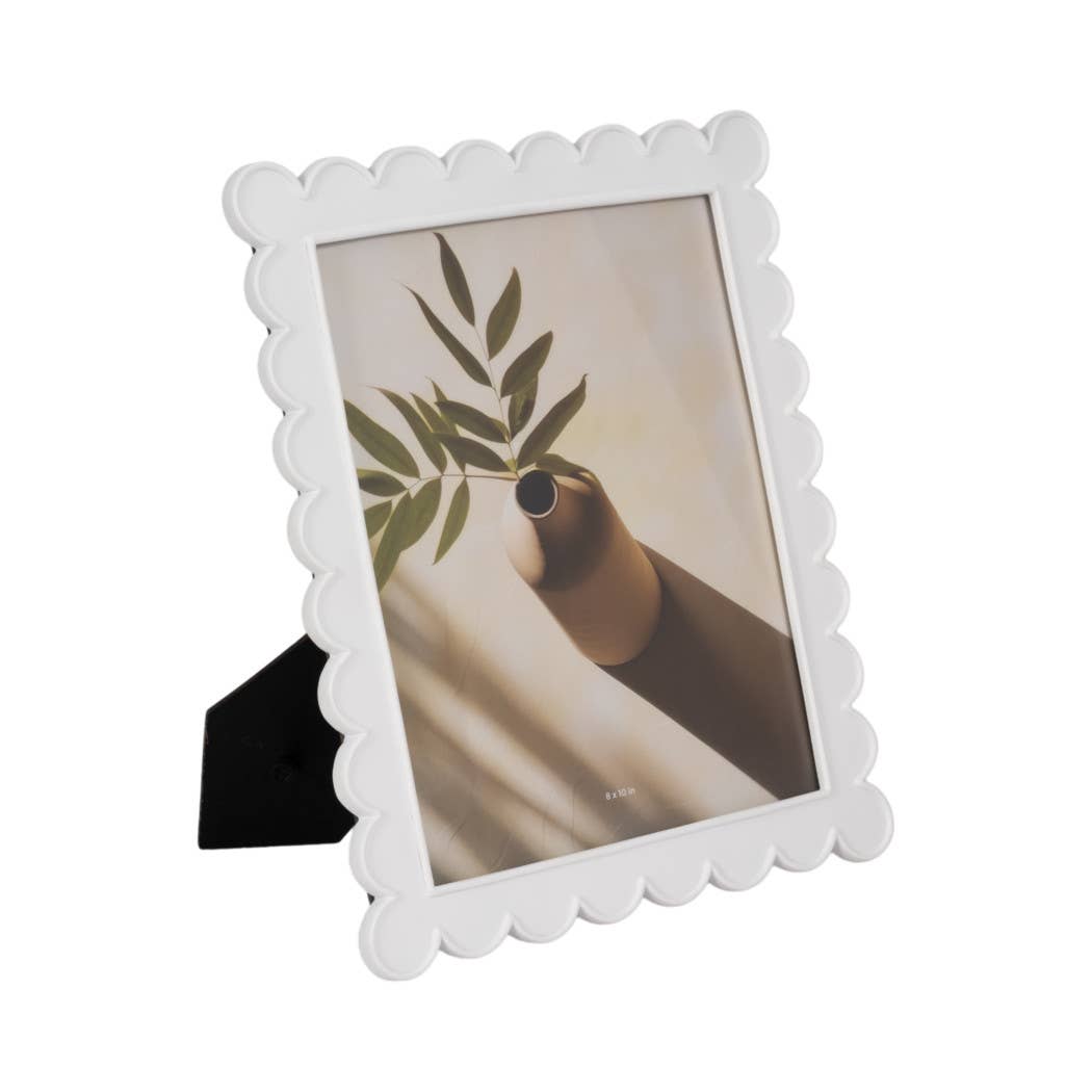 Resin Scallop Edge Frame White 8x10